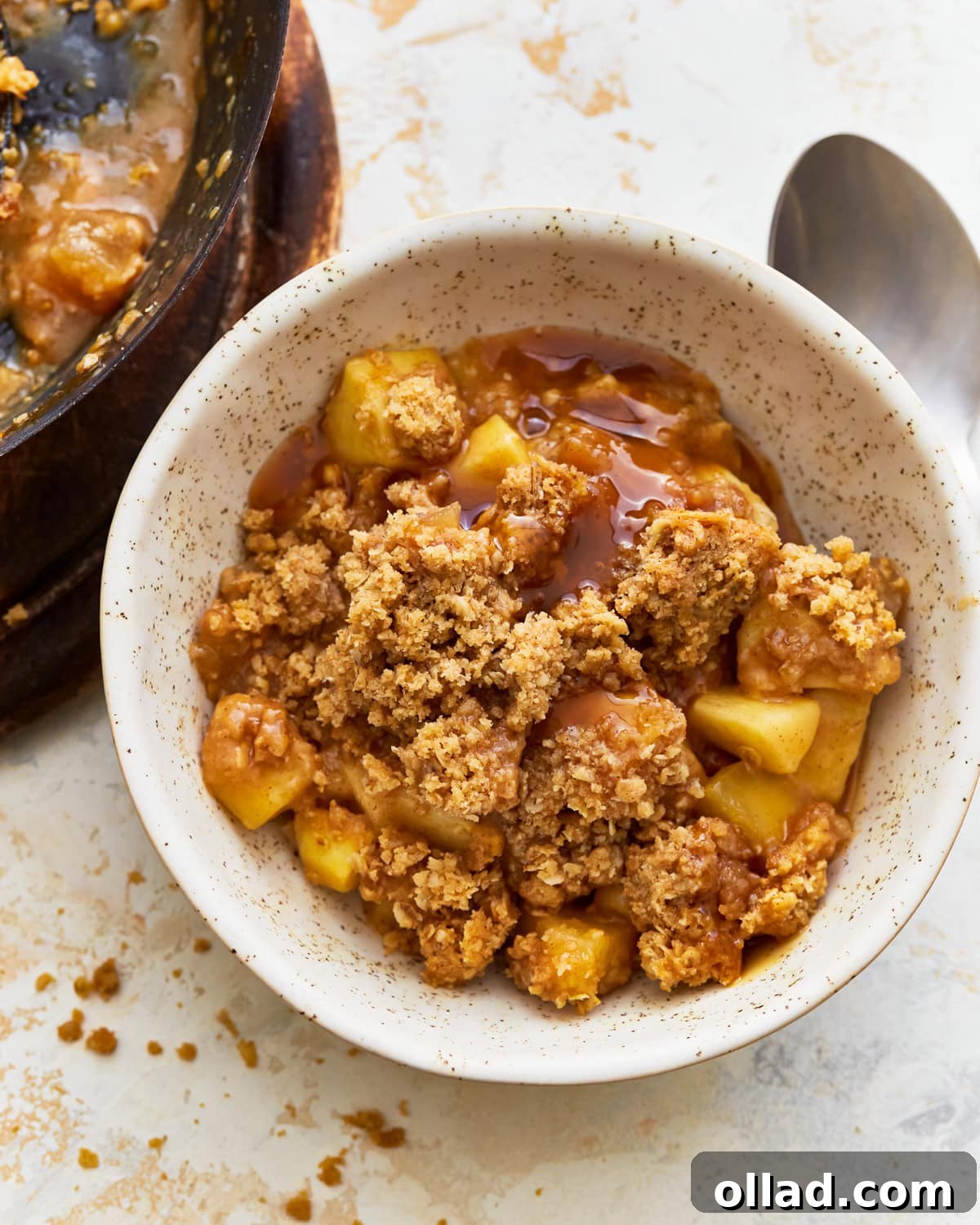 Wholesome Gluten-Free Apple Crumble 5 A close-up shot of a bowl filled with warm gluten-free apple crisp, showcasing the juicy apple filling and crunchy oat topping, with steam gently rising.
